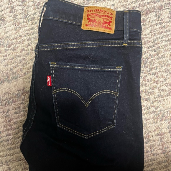Levi’s women’s jeans, size 26 almost brand new - Picture 2 of 4